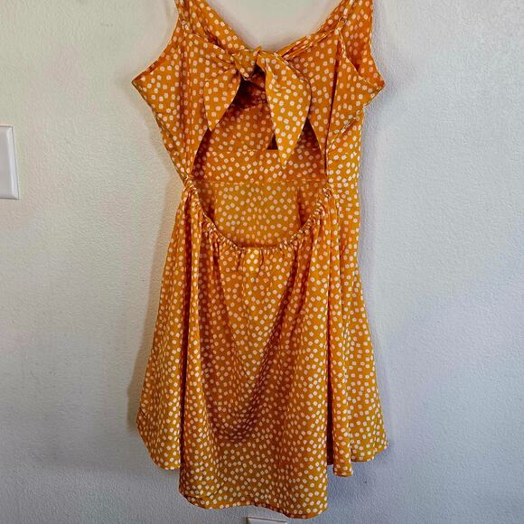 Size L – Yellow & White Floral Keyhole Mini Dress - Picture 4 of 4